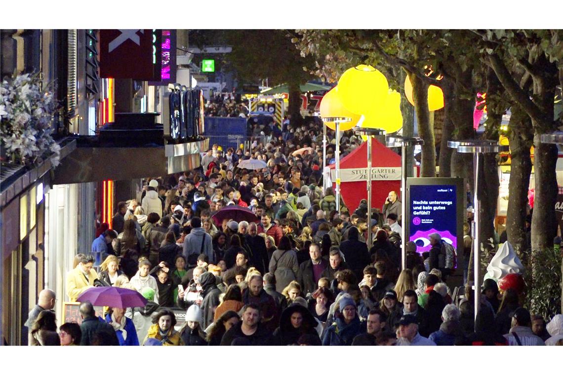 Dass die Innenstadt Anziehungskraft hat, zeigen auch Veranstaltungen wie „Stuttgart leuchtet“.