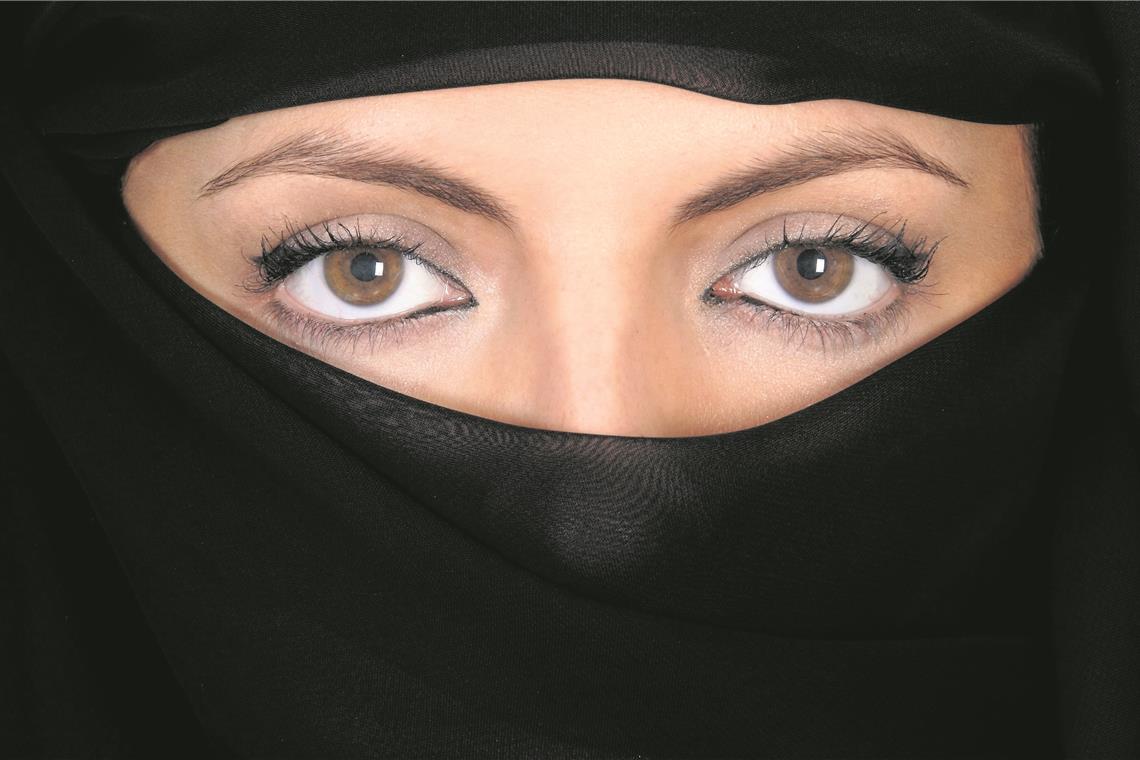 Baden mit Burkini: Waiblingen erlaubt es Dass eine Vollverschleierung im Freibad etwas Aufsehenerregendes ist, kann Lars Thies nachvollziehen. Symbolfoto: Adobe Stock/Gelpi
