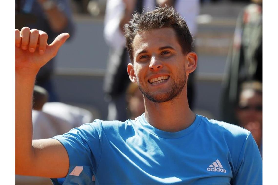 Daumen hoch: Dominic Thiem steht wie im Vorjahr im Endspiel der French Open. Foto: Michel Euler/AP