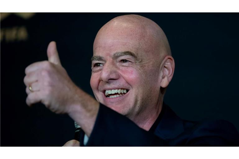 Daumen hoch: FIFA-Präsident Gianni Infantino ist begeistert von der Club-WM.