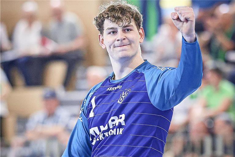 Dave Hörnig bejubelt 20 parierte Würfe, am Ende aber keinen HCOB-Erfolg. Foto: Alexander Becher