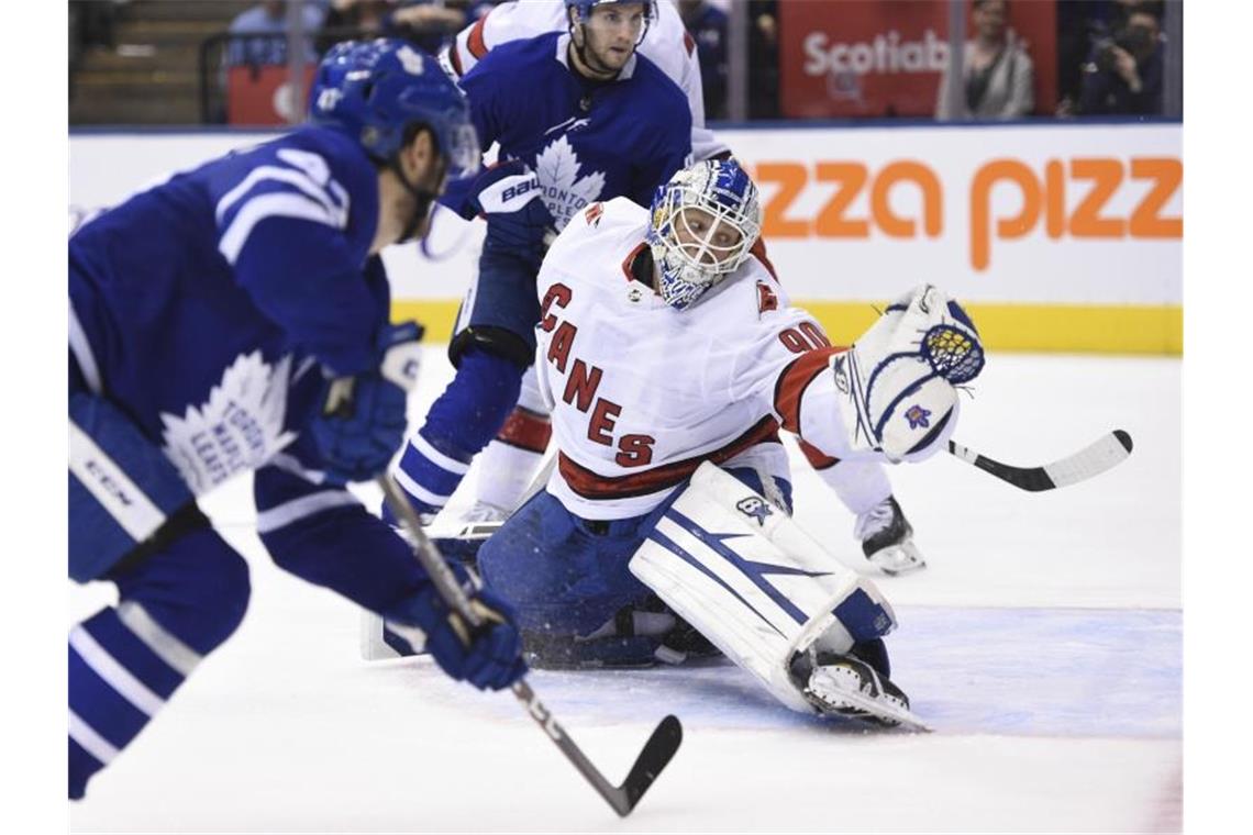 David Ayres kam als Notfalltorwart bei den Carolina Hurricanes zum Einsatz. Foto: Frank Gunn/The Canadian Press/dpa