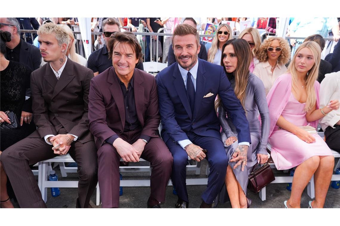David Beckham erhielt einen Stern auf dem berühmten "Walk Of Fame" in Hollywood. Mit dabei: Sohn Romeo, Filmstar Tom Cruise, Ehefrau Victoria und Tochter Harper Seven.