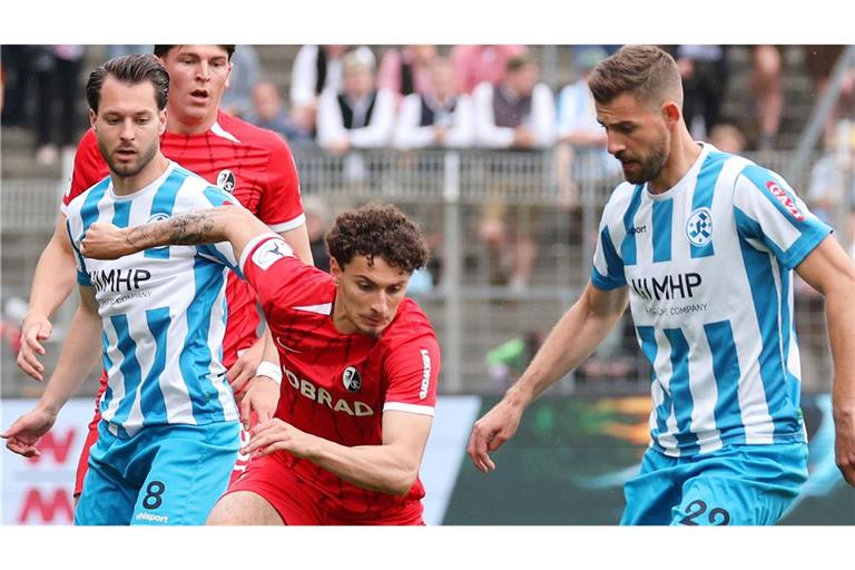 David Braig und die Kickers hoffen auf einen Auswärtssieg in Mainz.
