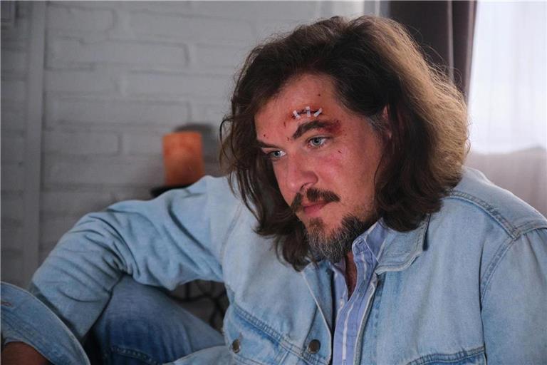 David (Diego Seyfarth) verliert die Nerven, als Leo bei seiner Entführung nicht mitspielt.