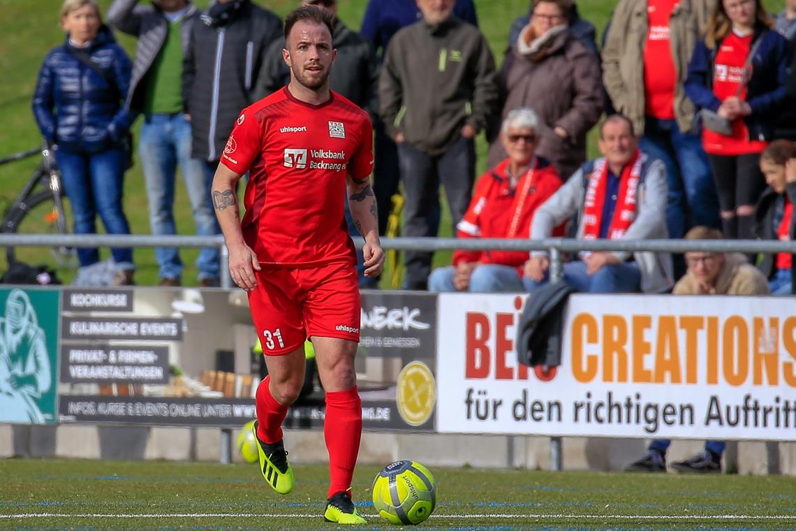 David Kienast ist künftig nur noch abseits des Platzes für die TSG am Ball. Nach eineinhalbjähriger Verletzungspause hört der 31-jährige Linksverteidiger als Spieler aus gesundheitlichen Gründen auf, verstärkt den Oberligisten aus Backnang nun allerdings im Scouting-Bereich. Foto: A. Becher