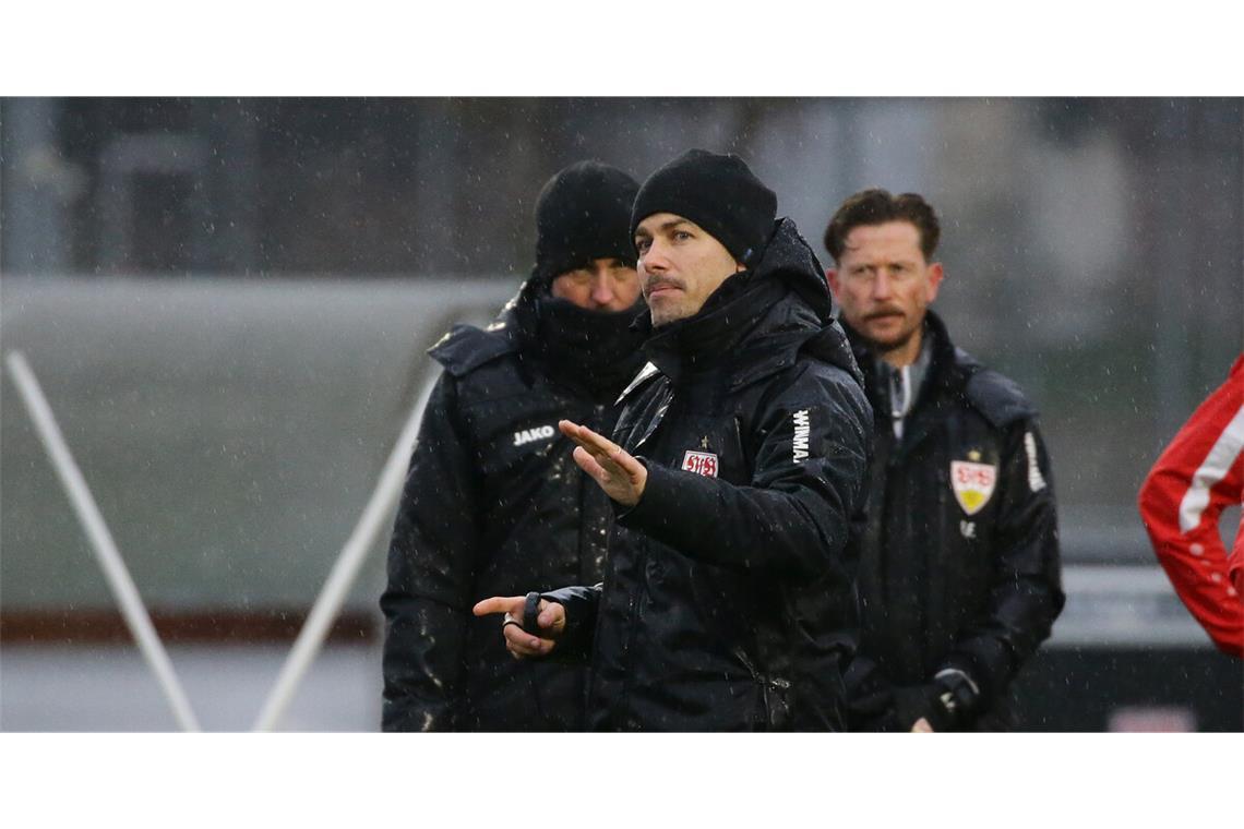 VfB-Trainer beim DFB-Lehrgang dabei David Krecidlo gibt Anweisungen. Er ist beim VfB Stuttgart die rechte Hand von Chefcoach Sebastian Hoeneß.