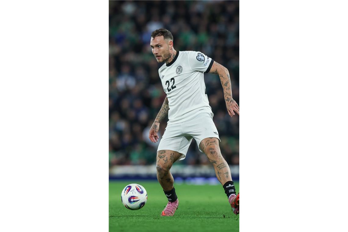 David Raum (Note 4,5): Zur Stammkraft ist der Kapitän von RB Leipzig in den vergangenen Monaten avanciert auf der Linksverteidigerposition – zum Verdruss von VfB-Profi Maximilian Mittelstädt, der es nun zum zweiten Mal nacheinander nicht in den DFB-Kader geschafft hat. Konkurrent Raum punktete dieses Mal nicht in eigener Sache. Bis auf seine Anweisungen und Gesten, die nicht immer einen tieferen Sinn ergeben, fiel er nicht auf. Zumindest nicht positiv.