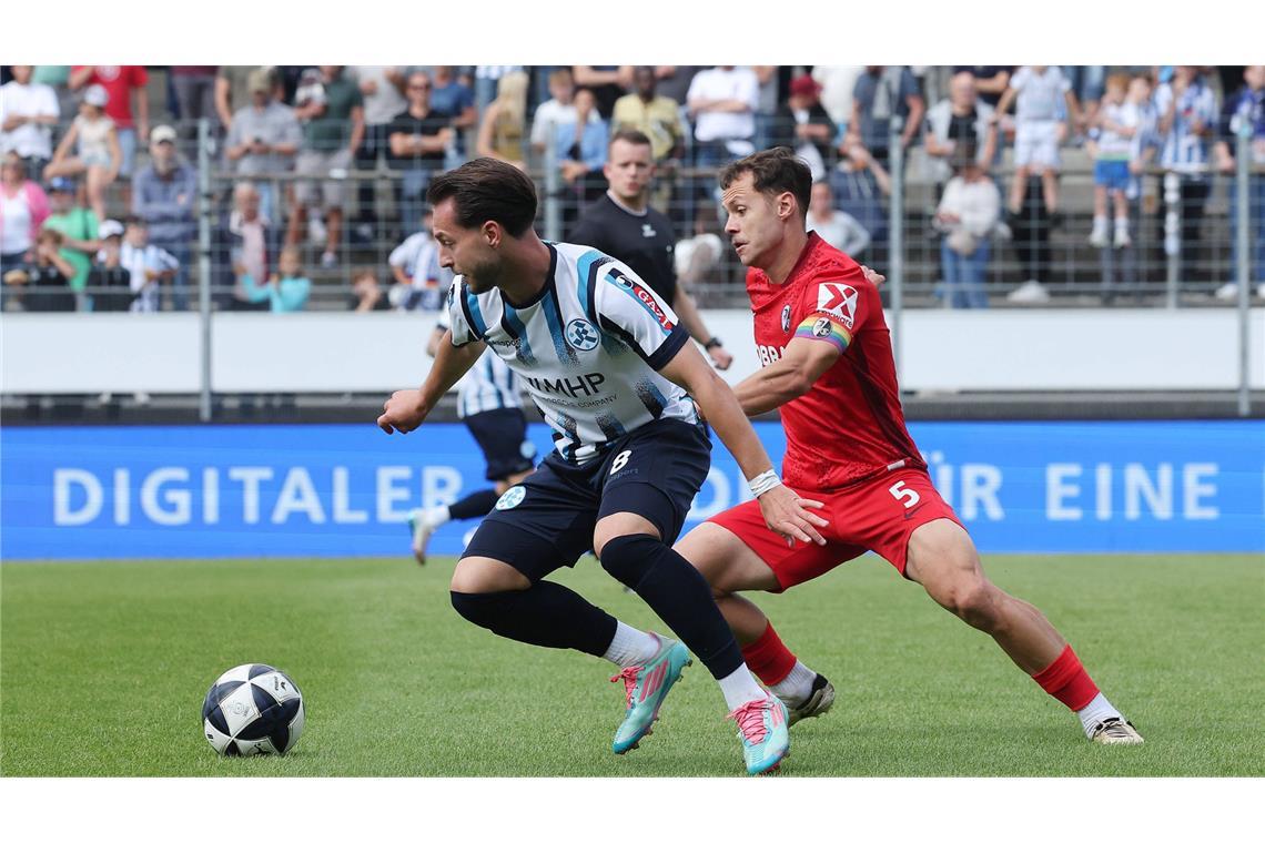 Traumtore und Emotionen – das sind die Bilder vom höchsten Saisonsieg David Tomic (li.) war an den ersten beiden Kickers-Toren direkt beteiligt.