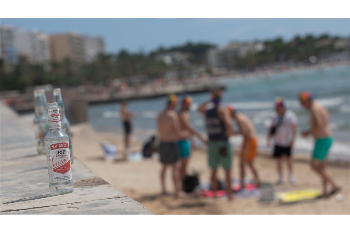 Sexismus und Exzesse: Welche Ballermann-Klischees stimmen? "Daydrinking" gilt am Ballermann als Volkssport.