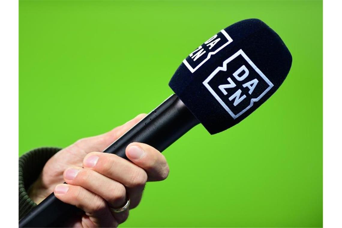 Re-Start im TV: Gute Sky-Quoten - Montag-Spiel sicher DAZN überträgt das Montagsspiel zwischen Bremen und Leverkusen live. Foto: Soeren Stache/dpa-Zentralbild;/dpa