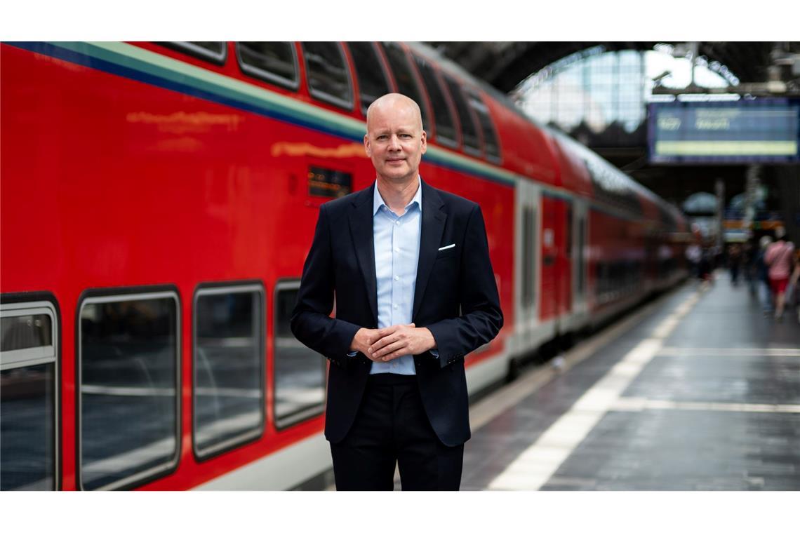 DB Regio-Vorstand Harmen van Zijderveld will, dass Züge sichere Orte sind.