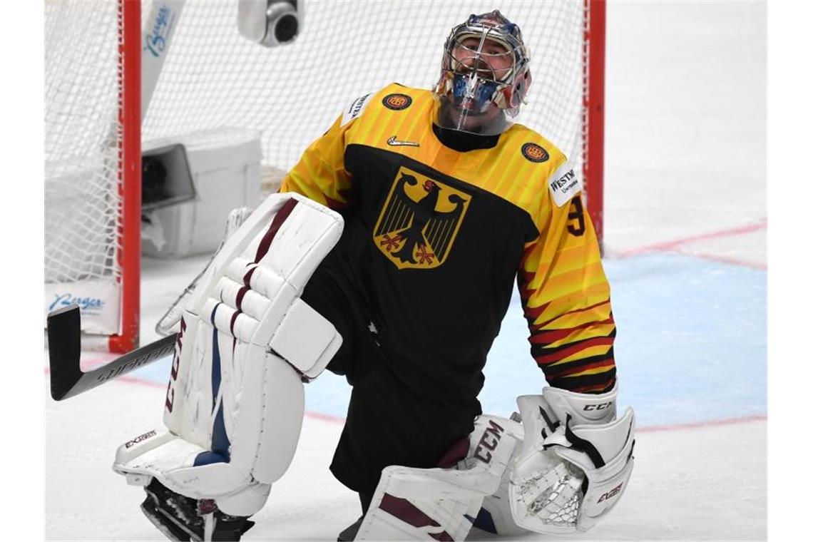 DEB-Goalie Philipp Grubauer kassierte vier Gegentreffer. Beim 1:5 war er vom Eis. Foto: Monika Skolimowska