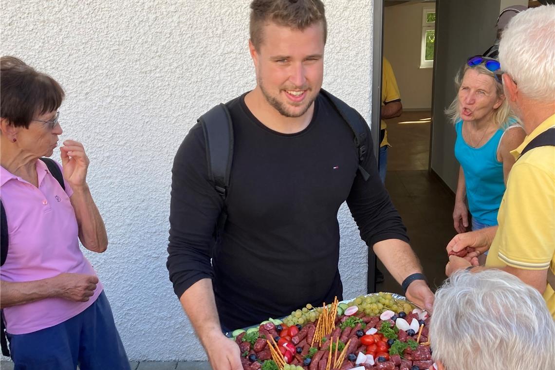 Deftige Wurstspezialitäten servierte Daniel Bogner in Weissach im Tal. Foto: K. Fritz