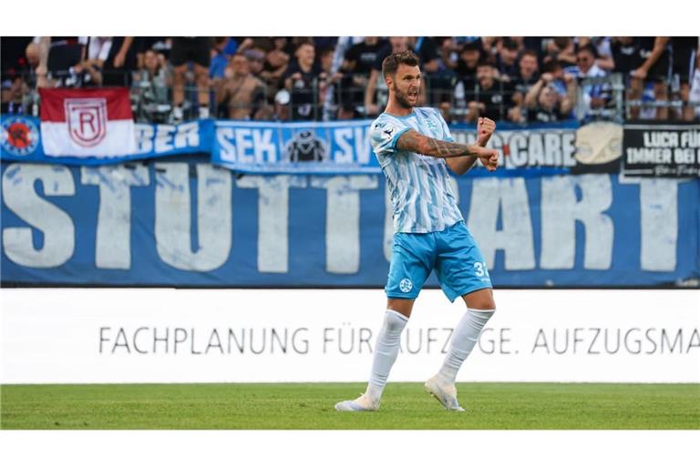 Dejan Bozic jubelt über sein Tor im Auftaktspiel gegen den SSV Ulm 1846&nbsp;– inzwischen hat der Stürmer vier Saisontreffer auf seinem Konto.