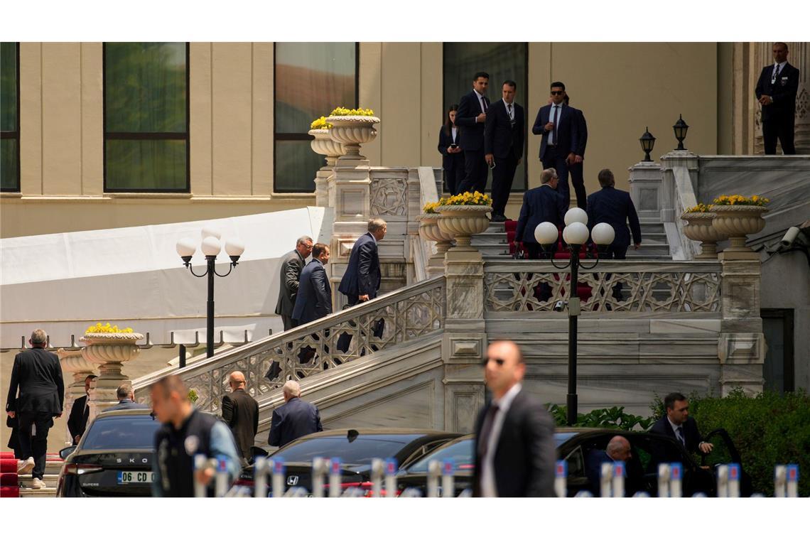 Ukraine und Russland einigen sich auf Gefangenenaustausch Delegationen der neuen direkten Verhandlung zwischen Russland und der Ukraine kommen unter türkischer Führung zusammen