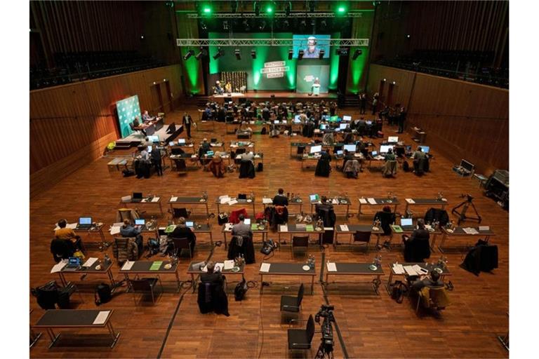 Delegierte in der Stadthalle beim Landesparteitag von Bündnis 90/Die Grünen Baden-Württemberg. Foto: Marijan Murat/dpa