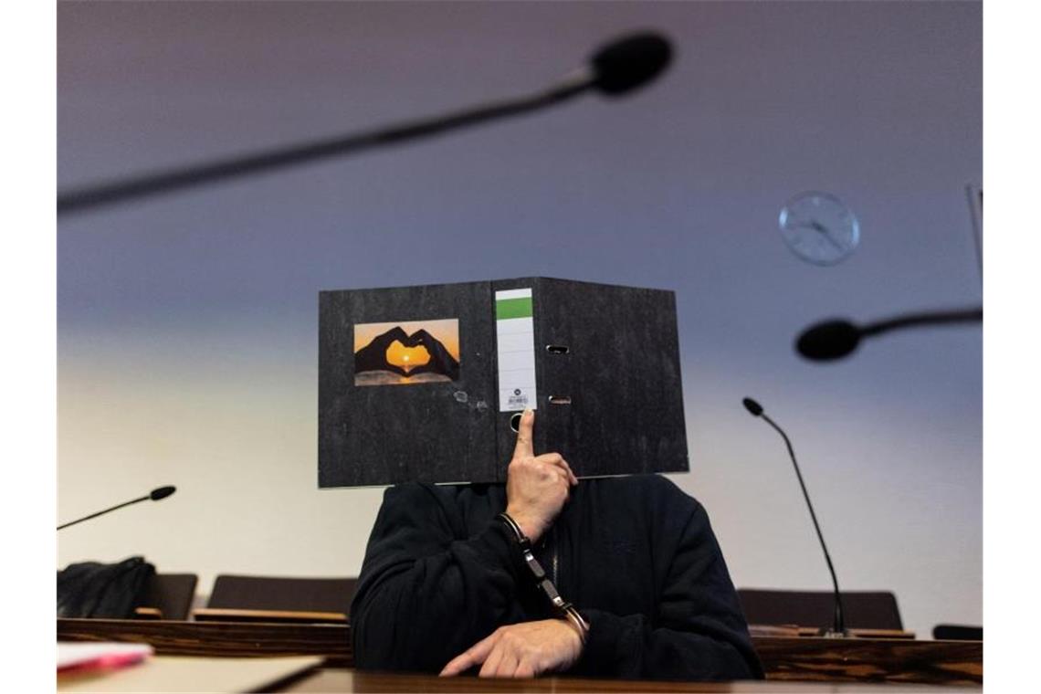 Der Mann und das Mädchen - Urteil im Freiburger Fall Maria Dem 58-jährigen Angeklagten werden die Entziehung Minderjähriger und schwerer sexueller Missbrauch von Kindern vorgeworfen. Foto: Patrick Seeger