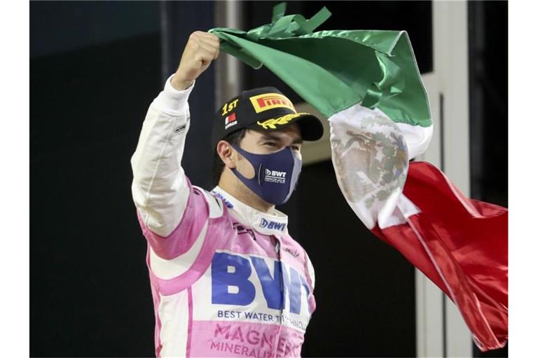 Dem Mexikaner Sergio Perez vom Team Racing-Point war die Freude über seinen ersten Sieg in der Formel 1 anzusehen. Foto: Tolga Bozoglu/Pool EPA/AP/dpa