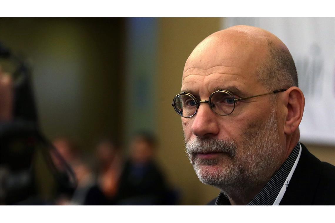 Moskau verurteilt Schriftsteller Akunin zu langer Haftstrafe Dem Schriftsteller Boris Akunin wird angebliche Unterstützung des Terrorismus vorgeworfen.