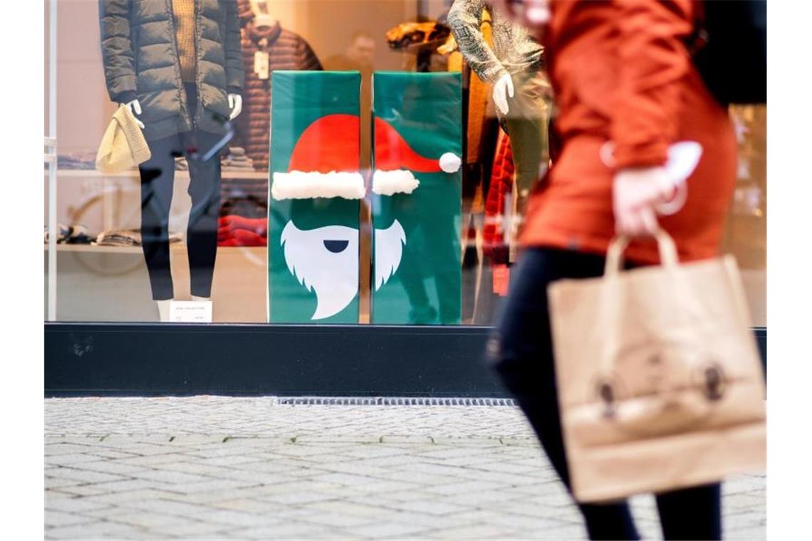Volkswirte prophezeien Wirtschaft einen harten Winter Dem Weihnachtsgeschäft in den Innenstädten droht auch in diesem Jahr eine schwere Corona-Delle. Foto: Hauke-Christian Dittrich/dpa