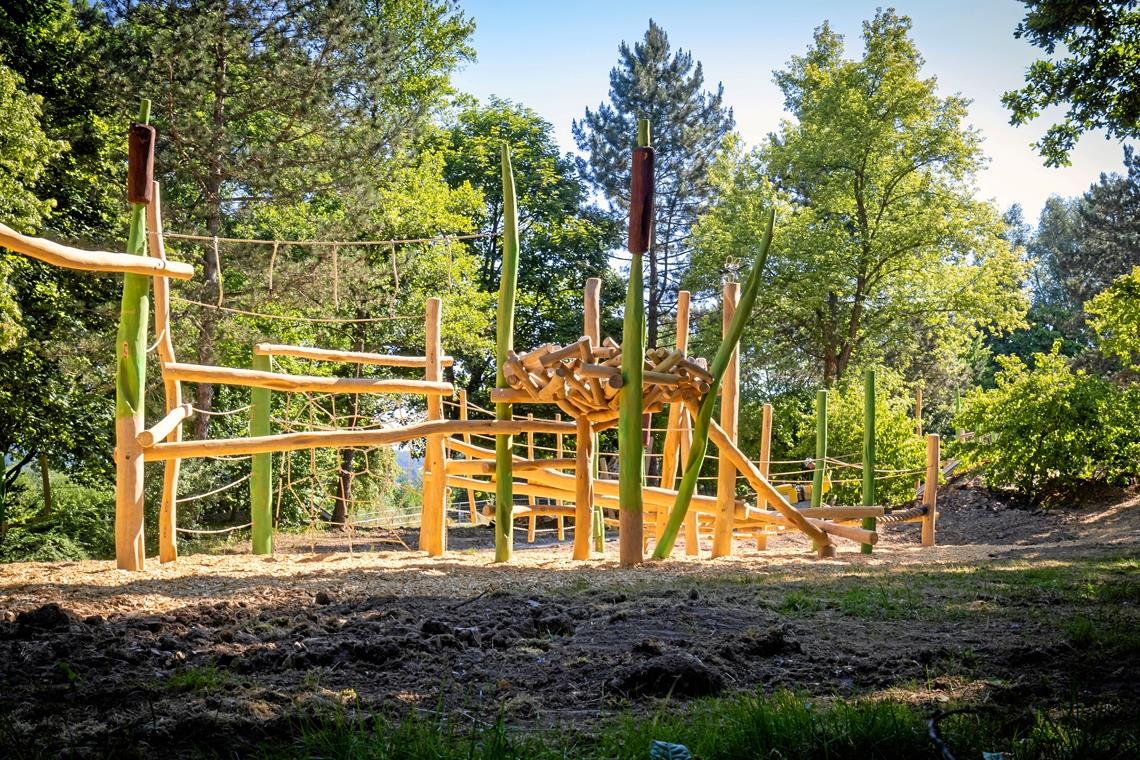 Der zweite Teil des Weissacher Auenparks kann folgen Demnächst können wieder Kinder auf dem Spielplatz Kammerhofweg toben. Neu ist unter anderem der Kletterwald. Foto: Alexander Becher