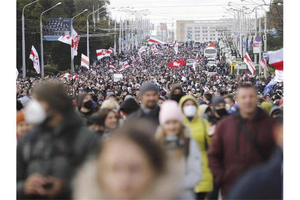 Demonstranten bei einem Protest der belarussischen Opposition in Minsk. Foto: Uncredited/AP/dpa