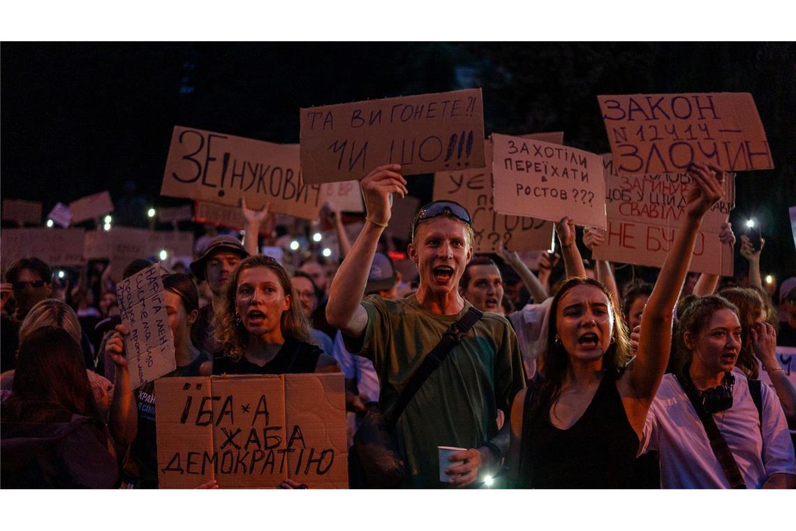 Demonstranten fürchten um die Unabhängigkeit der Korruptionsermittler in ihrem Land.