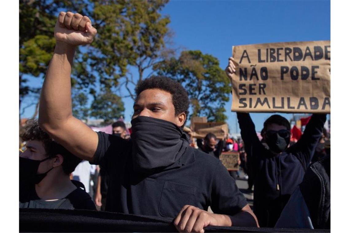 Brasilien: Tausende demonstrieren gegen Bolsonaro Demonstranten in der Hauptstadt Brasilia. Foto: Myke Sena/