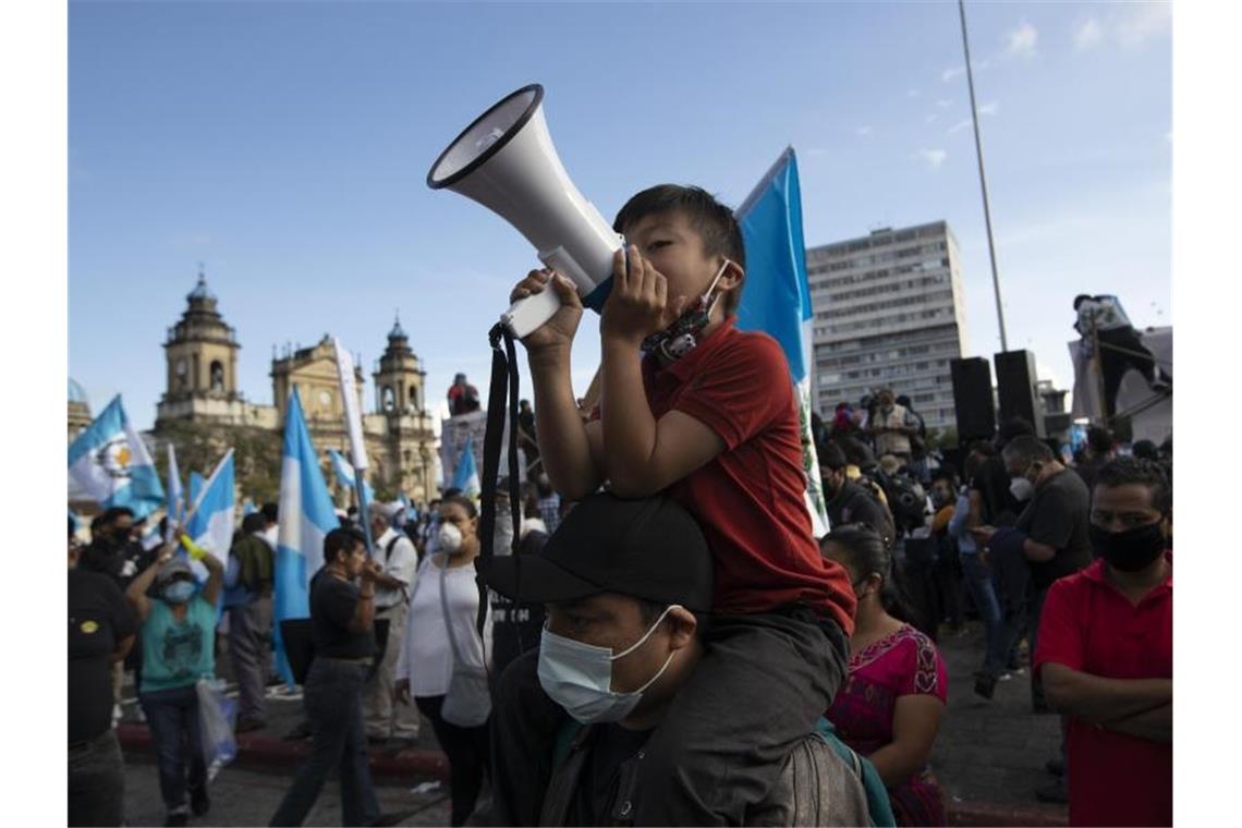 Demonstranten in Guatemala-Stadt. Foto: Moises Castillo/AP/dpa