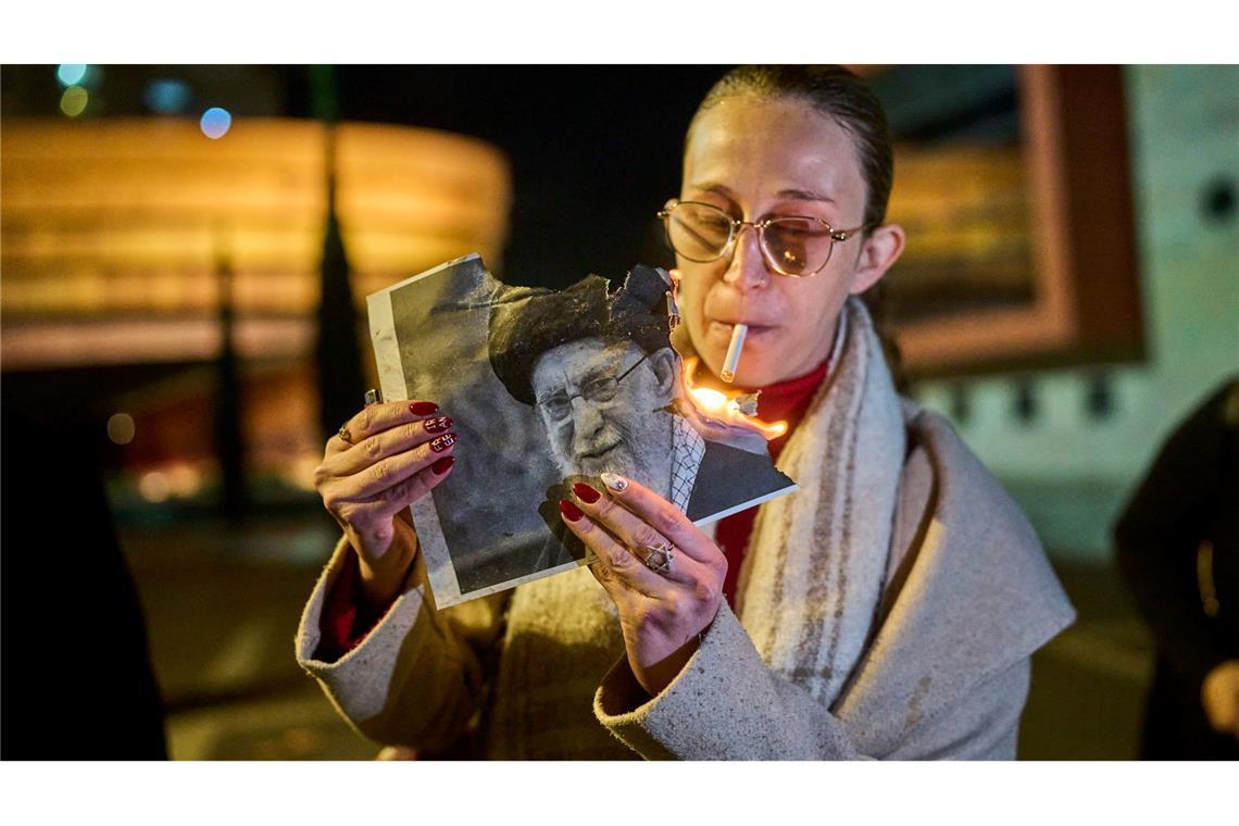 Demonstranten in Israel solidarisieren sich mit den Protesten im Iran.