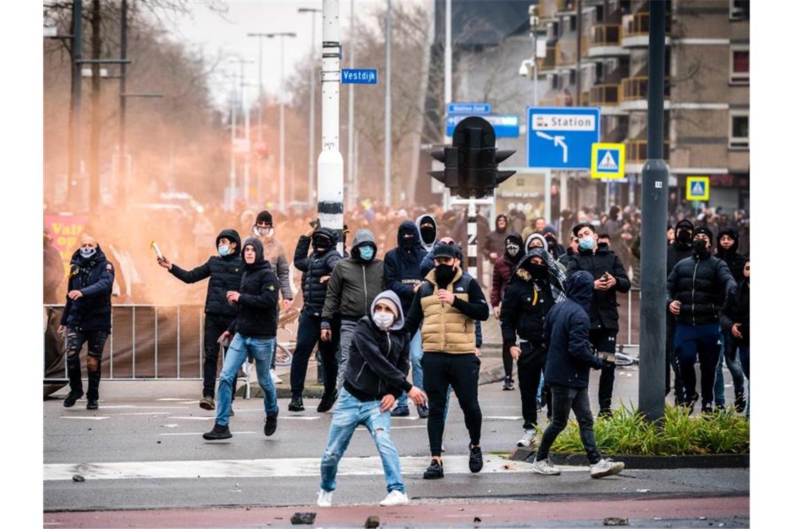 Niederlande: Krawalle bei Protesten gegen Corona-Maßnahmen