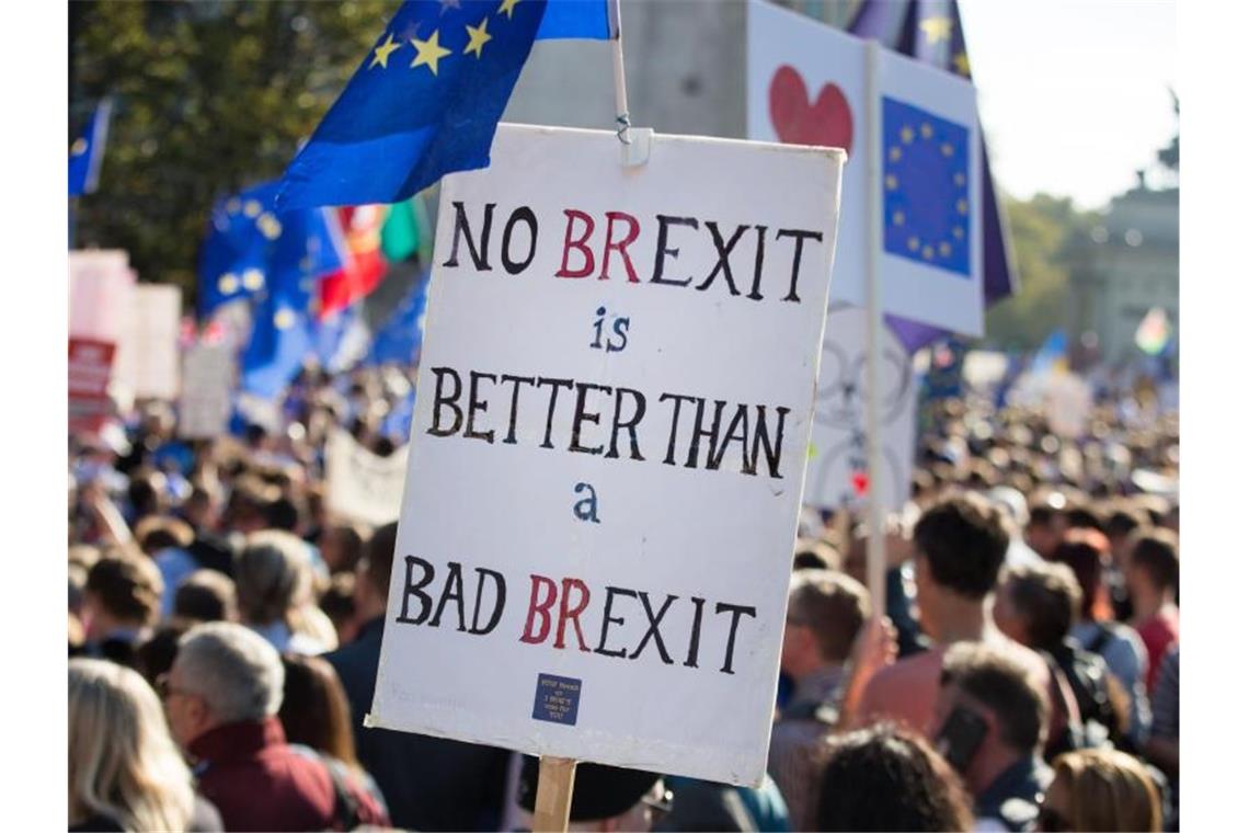 Kreise: May bietet Rücktritt vor nächster Parlamentswahl an Demonstration für ein zweites Referendum über den EU-Austritt: „No Brexit is better than a bad Brexit“ (kein Brexit ist besser als ein schlechter Brexit). Foto: Louise Wateridge/ZUMA Wire