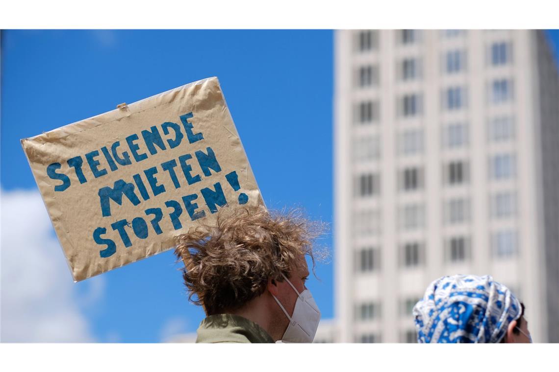 Herumdoktern an einem kaputten System Demonstration gegen hohe Mieten: Regulierung ist keine Lösung.