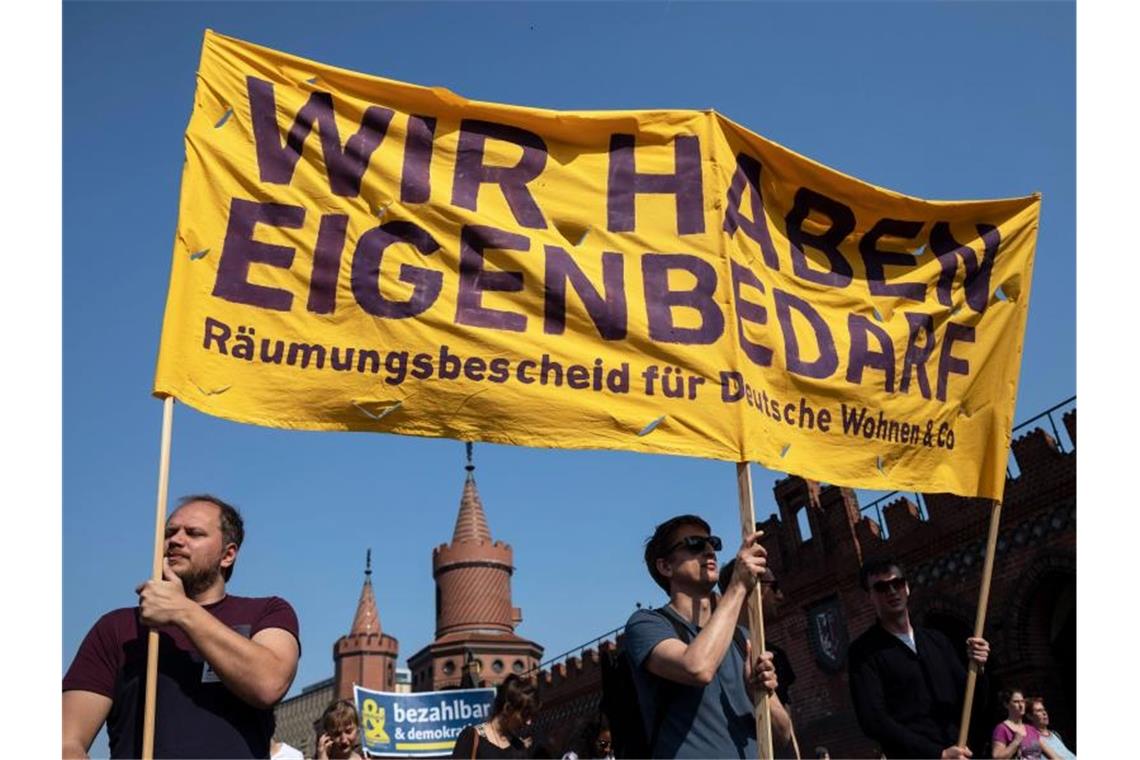 Demonstration gegen steigende Mieten in Berlin: „Wir haben Eigenbedarf“. Foto: Christoph Soeder/dpa
