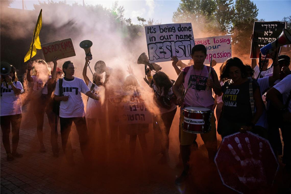 Netanjahu warnt Einwohner der Stadt Gaza: „verschwinden Sie" Demonstration in Israel.