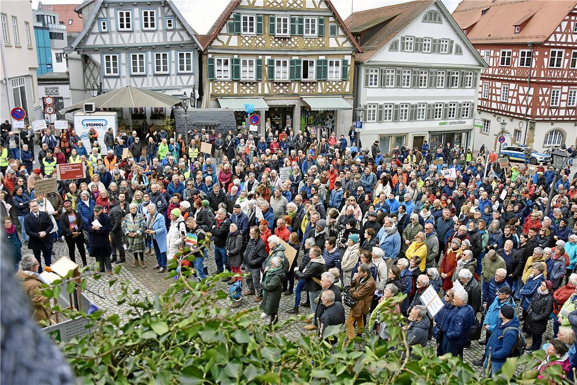 Demonstration und Kundgebung gegen Rechtsextremismus und Rechts. Für Demokratie ...