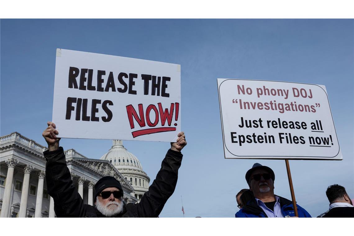 Demonstration während einer Pressekonferenz zum Epstein Files Transparency Act vor dem Kapitol in Washington.