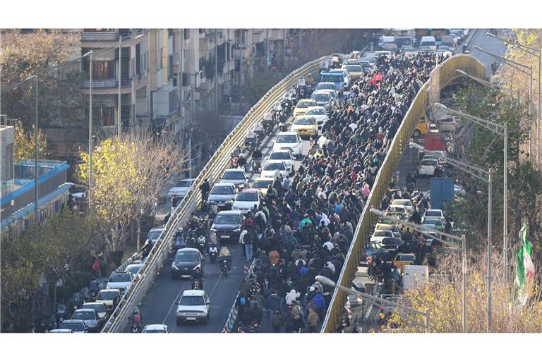 Demonstrationen gegen das Mullah-Regime, wie hier unmittelbar vor dem Jahreswechsel, erschüttern Teheran.