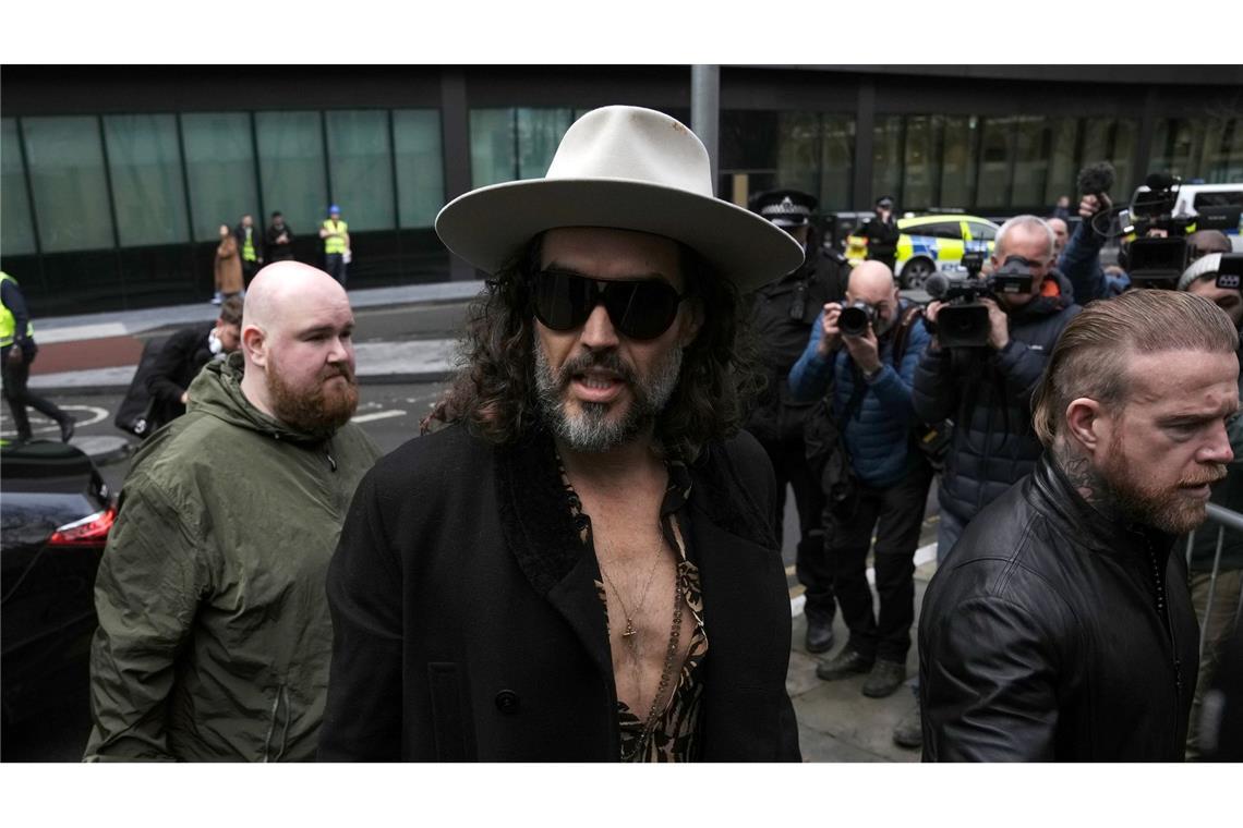 Den 50-jährigen Ex-Mann von US-Sängerin Katy Perry erwartet ein Prozess im Juni.