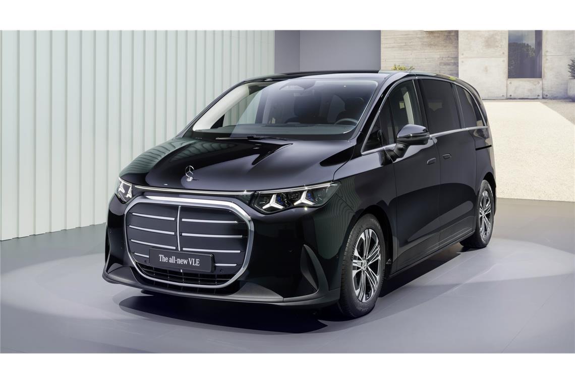 Den aufrechten Stern gibt es auch in der Standard-Variante des VLE, dann erinnert die Front deutlich an das Konzept-Fahrzeug Vision V, mit dem der VLE angekündigt wurde.