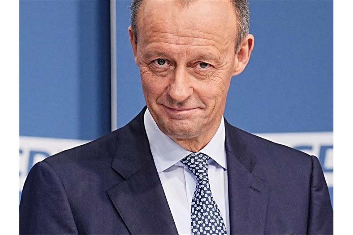 Umfrage: SPD-Vorsprung vor Union schrumpft Den designierten CDU-Chef Friedrich Merz wird es freuen: Die Union kommt in einer Umfrage näher an die SPD. Foto: Michael Kappeler/dpa