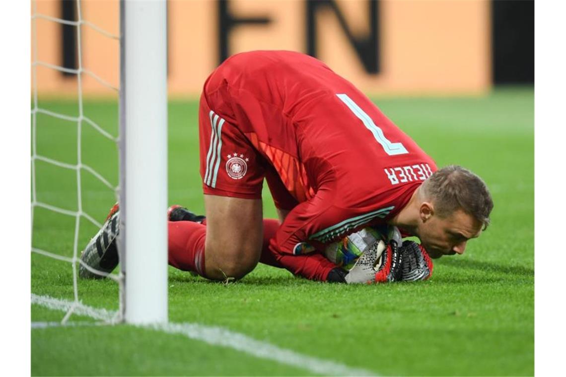 Den einen Torschuss auf seinen Kasten hält Manuel Neuer sicher. Foto: Arne Dedert