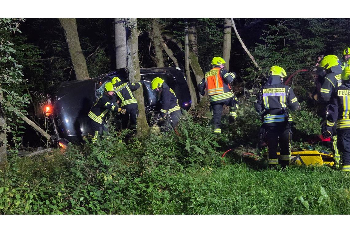 Tödlicher Unfall in Nordhessen: Zwei Ehepaare sterben Den genauen Unfallhergang soll ein Gutachter klären.