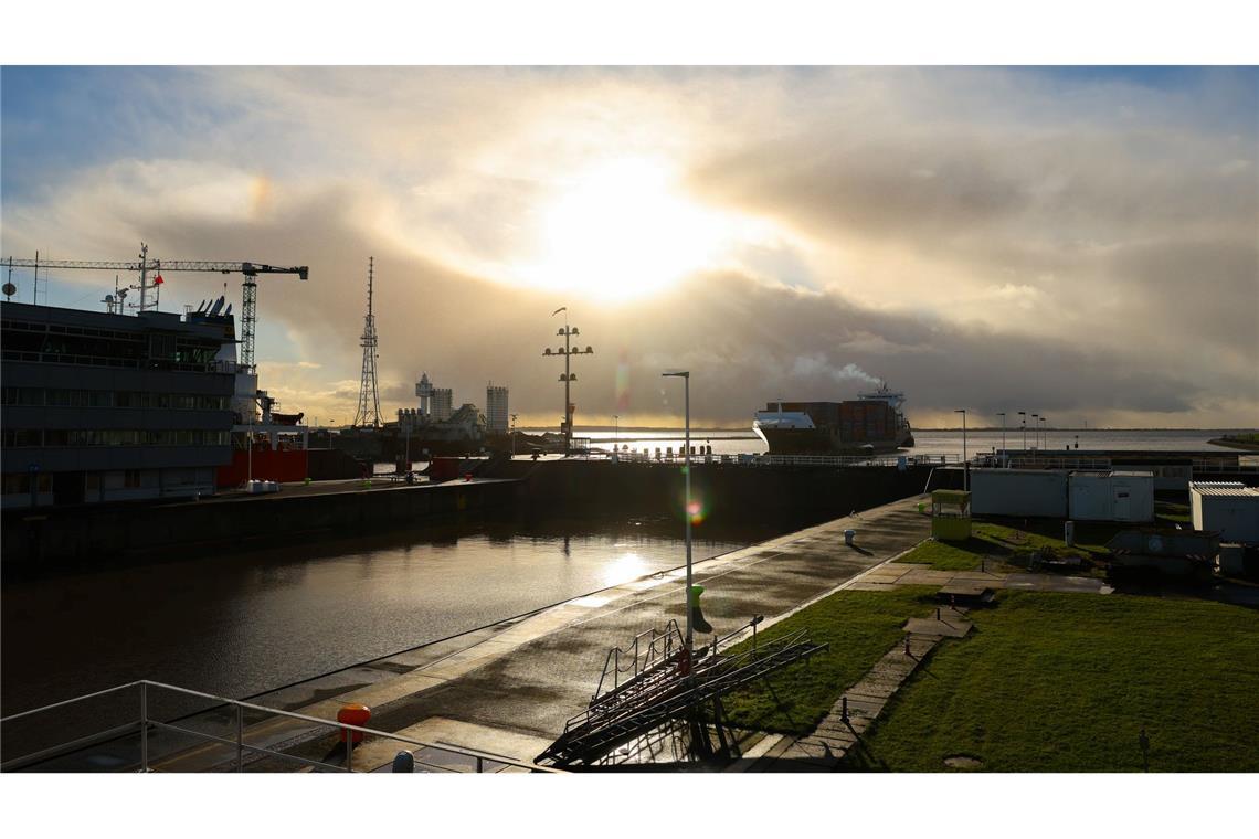 Den Nord-Ostsee-Kanal nutzen wieder mehr Schiffe. (Archivbild)