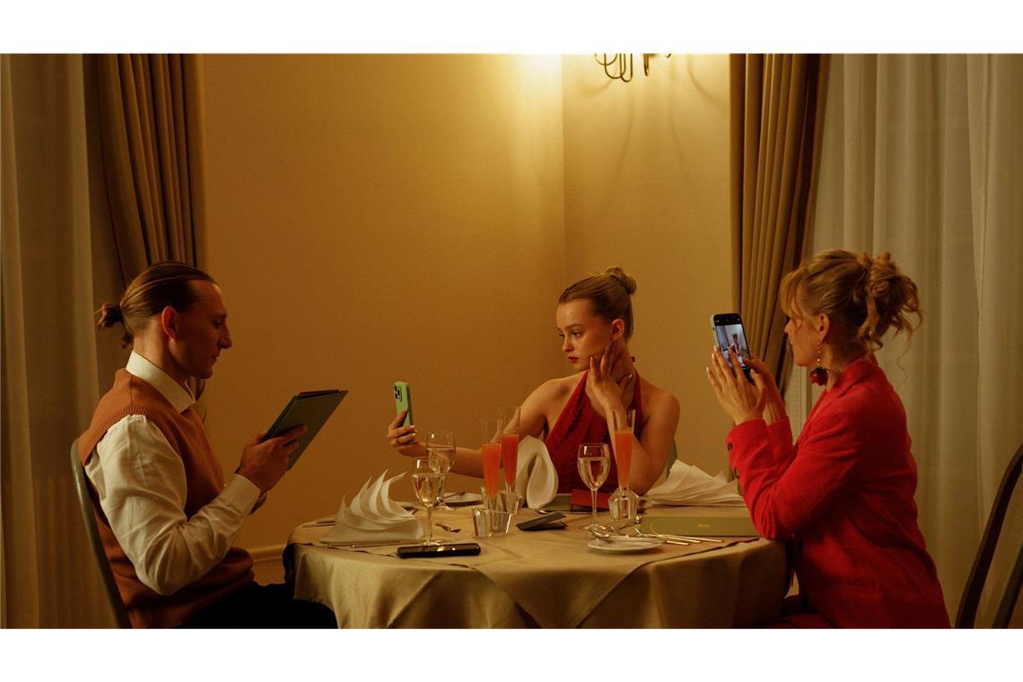 Den Preis für den besten Spielfilm gewann der 31-jährige Regisseur Joscha Bongard mit seinem Social-Media-kritischen Familiendrama „Babystar“.