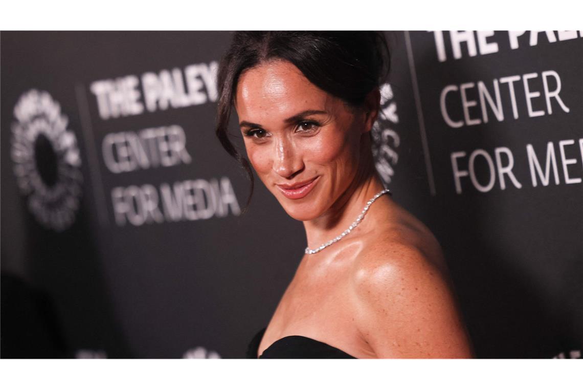 Meghan an der West-, Harry an der Ostküste Den professionellen Blick in die Kamera hat Herzogin Meghan noch nicht verlernt.