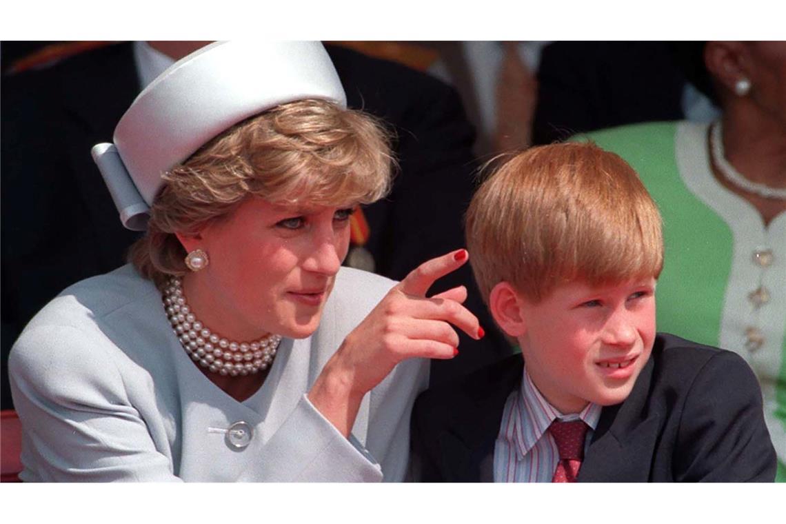 Den tragischen Unfalltod seiner Mutter, Prinzessin Diana, lastet Harry den Paparazzi an. (Archivbild)