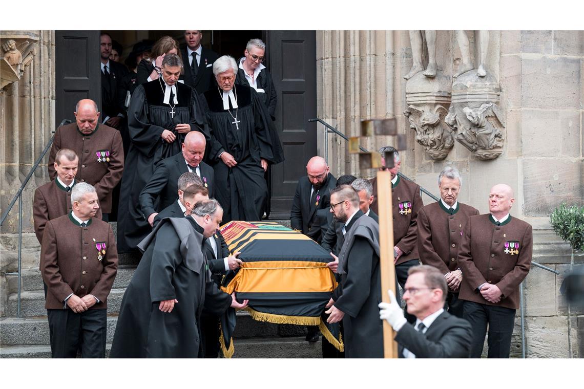 Schwedisches Königspaar nimmt Abschied von Prinz Andreas Den Trauergottesdienst feierte der frühere Vorsitzende des Rats der Evangelischen Kirche in Deutschland (EKD), Heinrich Bedford-Strohm.