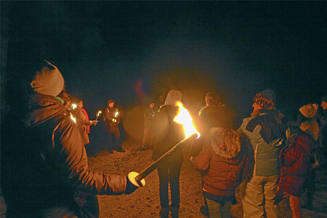 Neue Broschüre „Naturpark aktiv 2024“ erschienen Den Winter aktiv an der frischen Luft mit den Naturparkführern verbringen. Foto: Naturparkfuehrern/Angstenberger